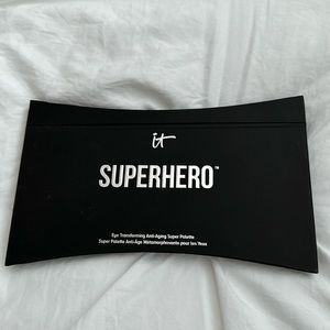 SUPERHERO  by it Cosmetics  eyeshadow palette